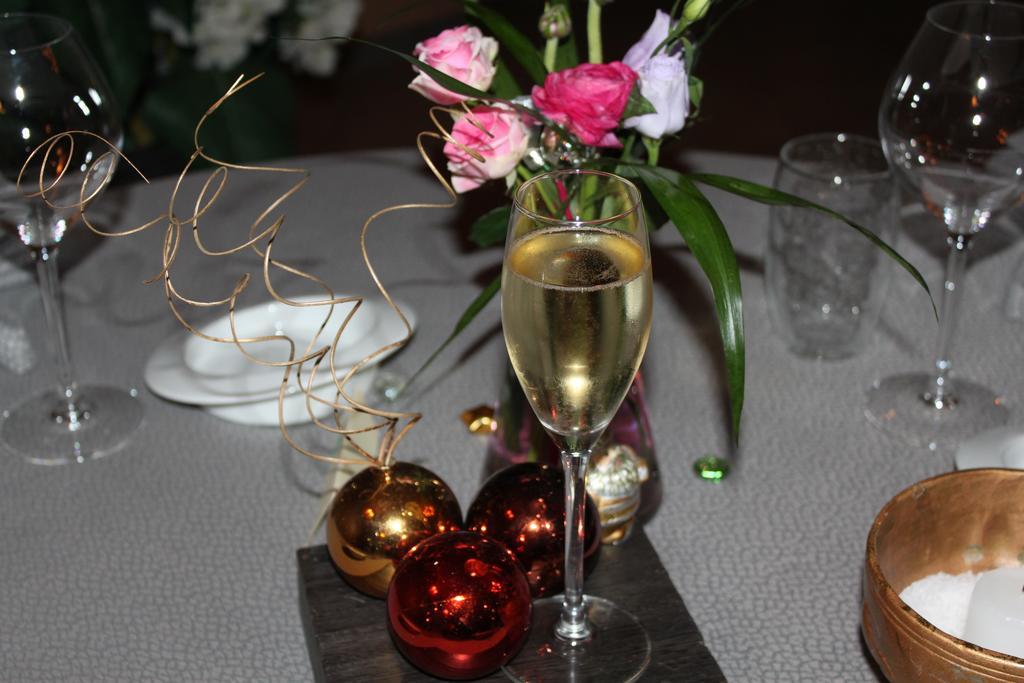 Hotel - Restaurant L'Hortensia Noyalo ภายนอก รูปภาพ