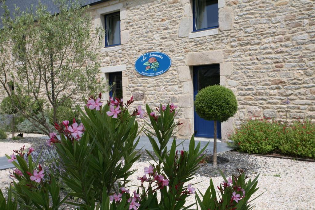 Hotel - Restaurant L'Hortensia Noyalo ภายนอก รูปภาพ